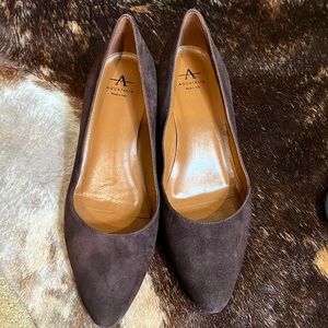 Aquatalia heels in deep chocolate brown suede. Size 8.5. Excellent condition.